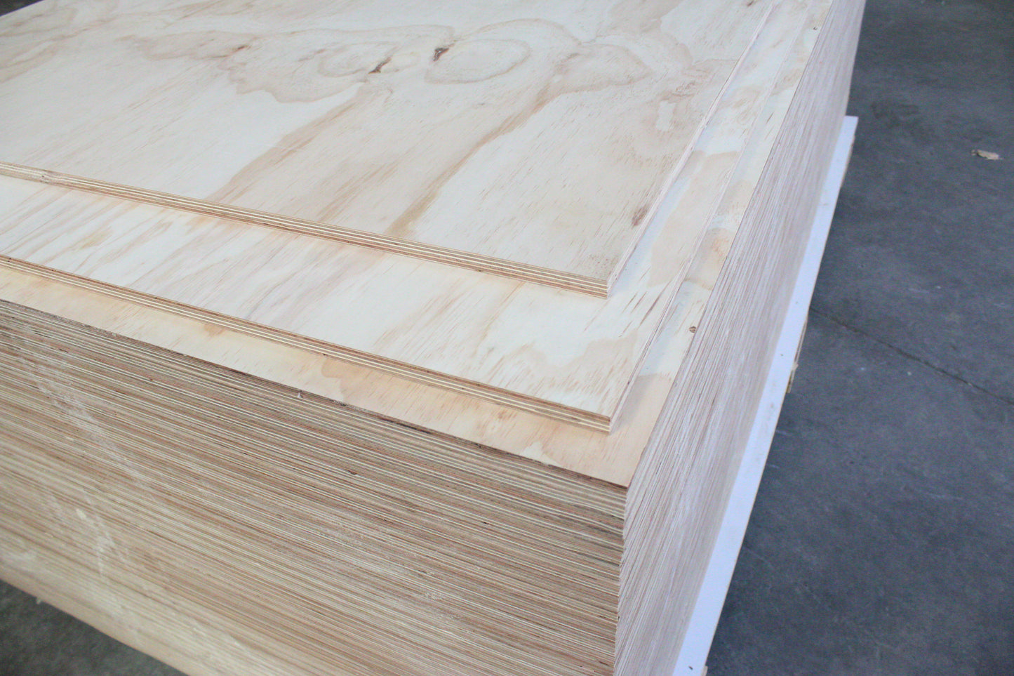 18mm Radiata Structural Plywood F14 – 18mm (1200 x 2400mm) BC Grade